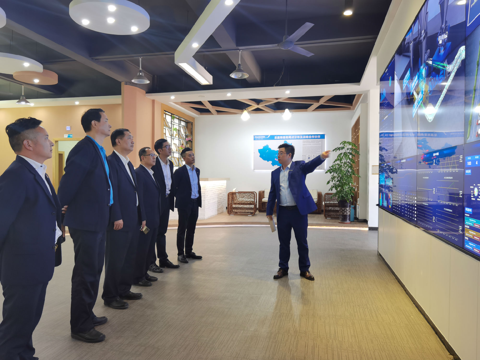 中国塑料加工工业协会领导一行到尼嘉斯考察调研